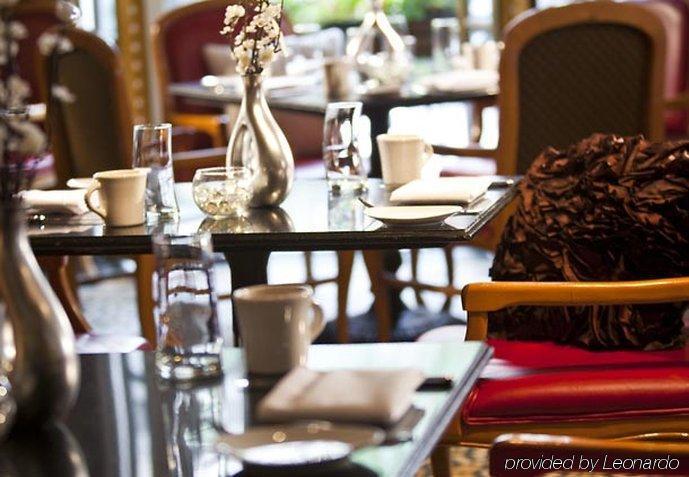 The Lindy Renaissance Charleston Hotel Ресторант снимка